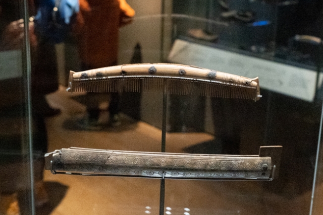 Bone and antler combs found at Jorvik